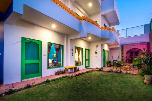 Agra House | Cozy Coral Country Homestay with Family-Friendly Amenities