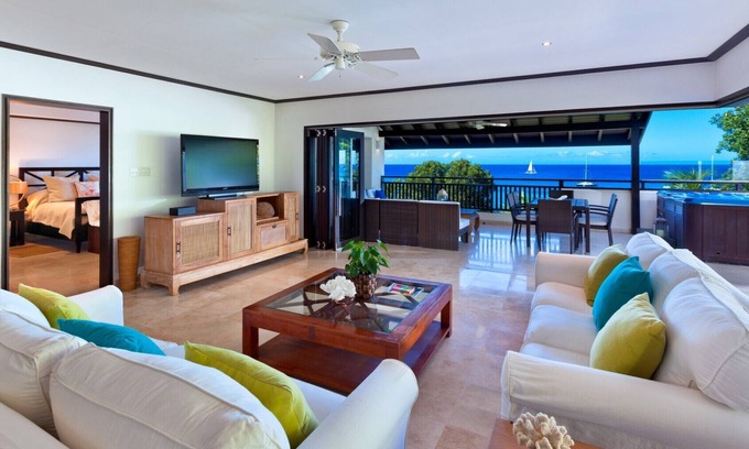 Old Trees Bay Villa | Exquisite Coral Cove 15 Penthouse with Ocean View & Spa
