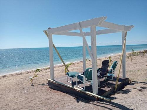 Coral Harbour Apartment | Relax at Coral Harbour Beach Apartment with Oceanfront Views