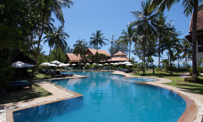 Phongprasan Resort | Relax at Coral Hotel Bangsaphan with Ocean Views & Spa