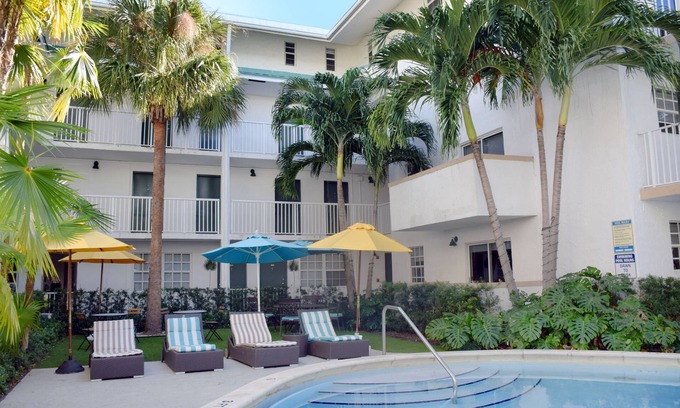 Key Biscayne Hotel | Relax at Coral Reef: Pool, Spa & Family-Friendly Retreat