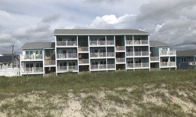 Carolina Beach Condo | Oceanfront Coral Surf C-1 Condo with Pool & EV Charger