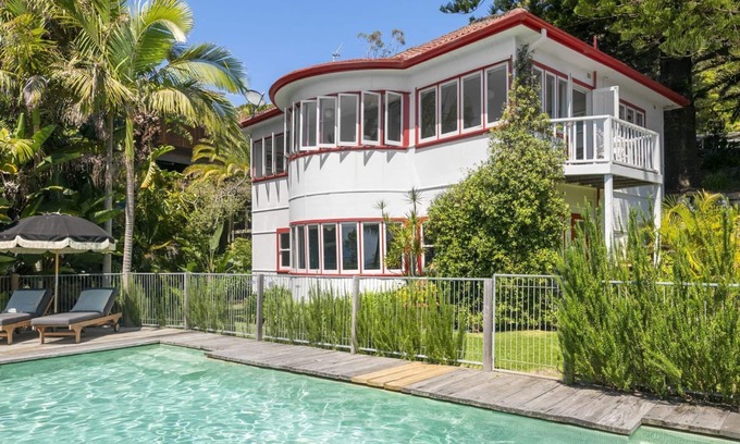 Whale Beach House | Oceanfront Coral Tree Cottage: Rated 9.6 with Private Pool