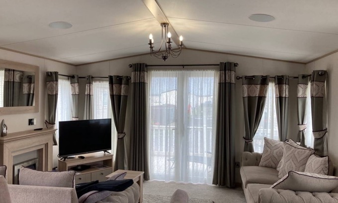 Whitstable House | Coral Getaway: Oceanfront Oasis with A/C & Kitchen Amenities