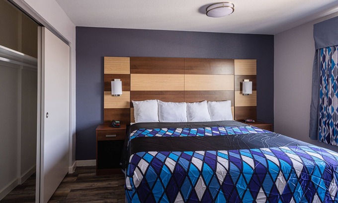 Inver Grove Heights Hotel | Discover Comfort at Coratel IGH - Deluxe King Suite