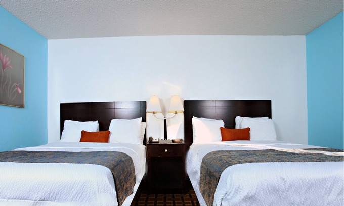 Newton Hotel | Discover Comfort at Coratel Inn & Suites By Jasper Newton