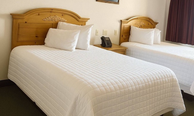 Le Center Hotel | Coratel Studio Suites Deluxe 2 Queen Bed NS