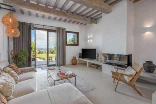 Montaione Apartment | Serene Spereto Coratina: Pool, Nature & Ocean Views Await