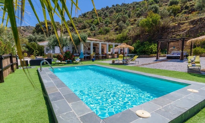 Torrox Villa | Inviting Corazón 44 Torrox: Oceanfront Bliss Awaits