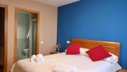 Monforte de Lemos Apartment | Discover Corazón de Lemos: 9.4/10 Family-Friendly Retreat