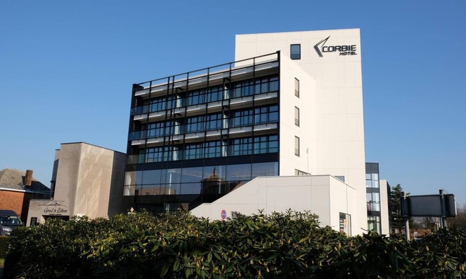 Lommel Hotel | Family-Friendly Corbie Lommel Ring with Breakfast & Kitchen