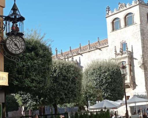 Burgos Apartment | Experience Cordón 4: Guest Rated 9.8/10 for Quality Stay