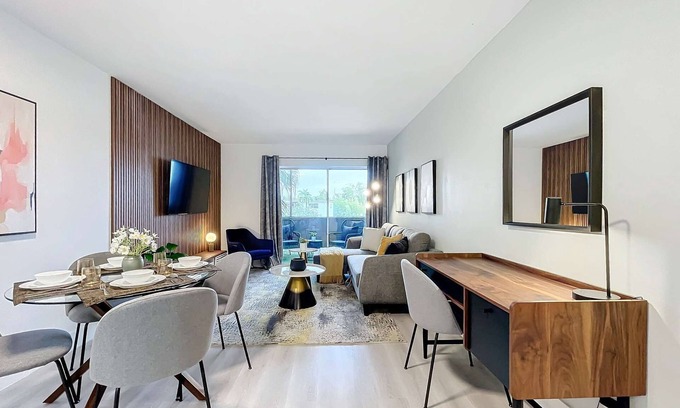 Lauderdale Harbours Condo | Cordova Arms by Rocketstay