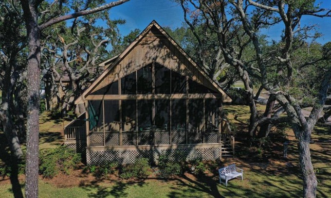 Harkers Island House | Top-Rated Core Sound Lodge with Ocean Views & Pet Friendly