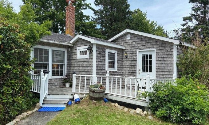 Corea Bed & Breakfast | Experience Corea Harbor's Black Duck Inn with Ocean Views