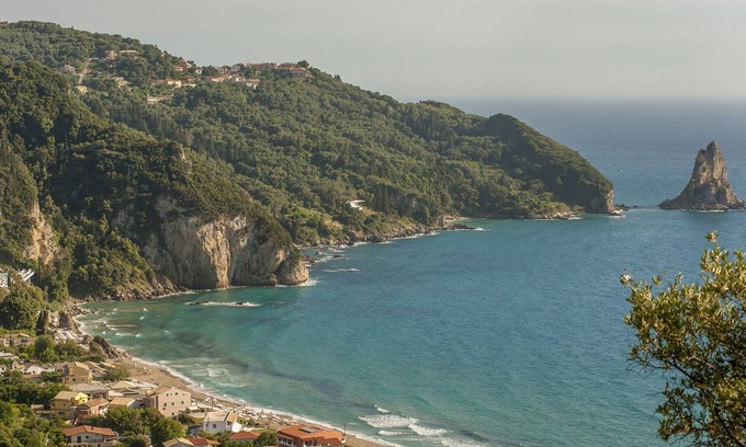 Agios Gordios Apartment | Corfu Delphi Studio 7 with Ocean View & Pool Access