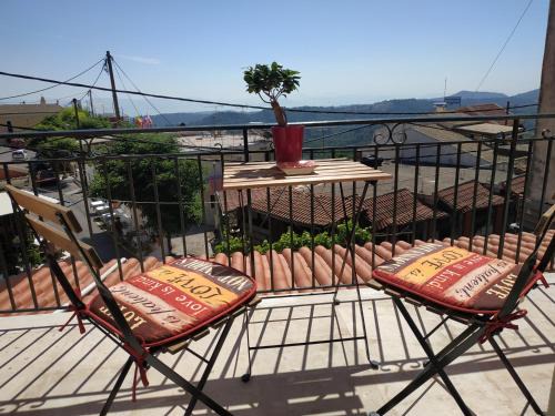 Pelekas Apartment | Corfu Pelekas Apartment 2: Oceanfront Oasis with Great Reviews