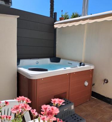 Zona XXXIII Acilia Sud Apartment | Family-Friendly Corinna: Spa, Hot Tub & 9.7/10 Rating