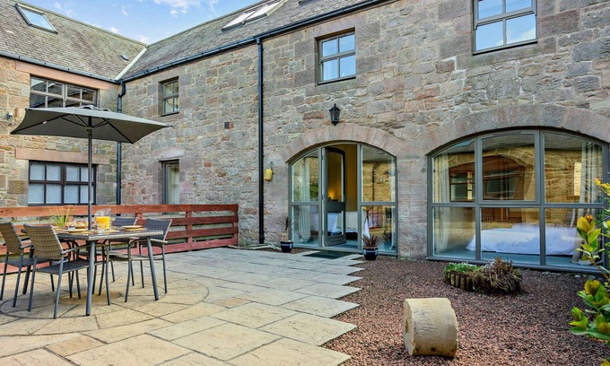 Belford House | Cozy Corn Cottage: Family-Friendly Getaway with Kitchen