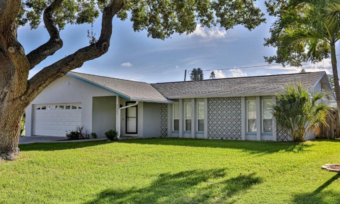 Largo House | Cozy Corner By The Coast: Pet-Friendly with Pool Access