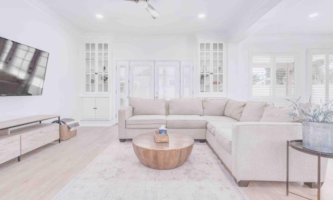 Eastvale House | Peaceful Corner Retreat: Family-Friendly & Relaxing Escape
