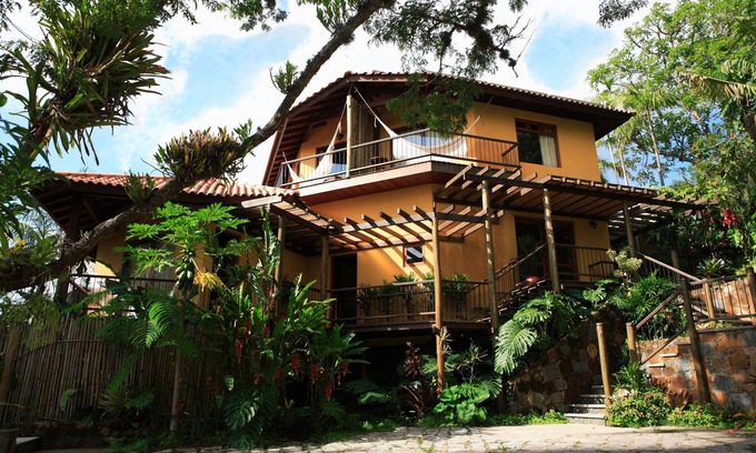 Canto da Lagoa House | Relax in Corner Suites with Spa and Hot Tub Amenities