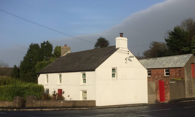 Cairncastle Cottage | Idyllic Corner Cottage: Oceanfront Retreat Near Ballygally