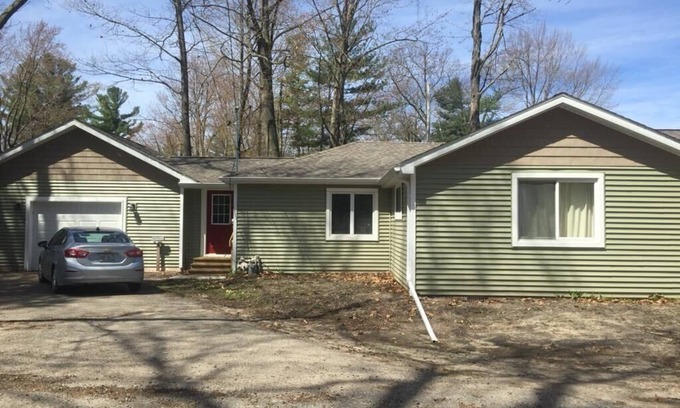 Tawas City Cottage | Corner Cottage in East Tawas