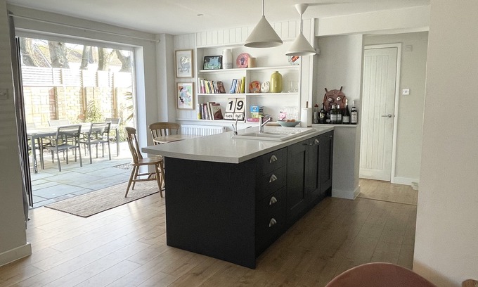 Broadstairs House | Oceanfront Retreat: Corner House with 10/10 Guest Rating