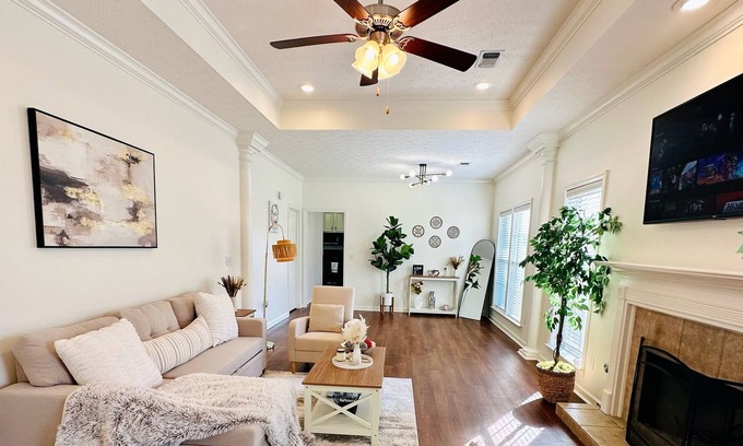 Gunter Afs House | Corner lot with water view home in Montgomery AL. 10 mins to everything.