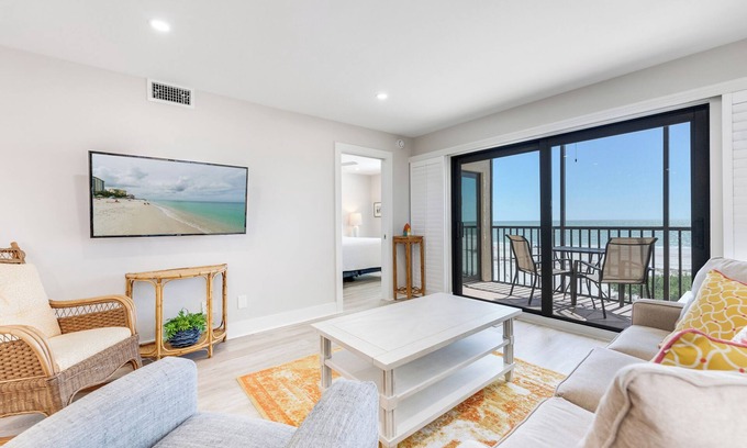 Sanibel Condo | Beachfront Bliss at OCEAN'S REACH - Spectacular Ocean Views