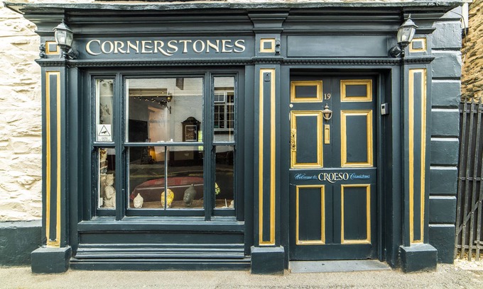Llangollen House | Historic Cornerstones: 16th Century House by the River Dee