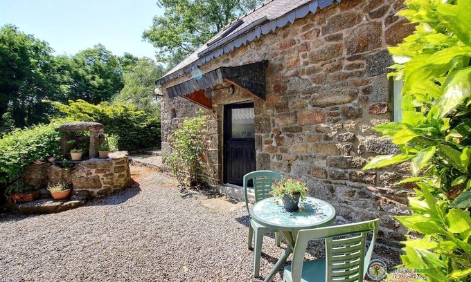 Saint-Gildas House | Family-Friendly Cornflower Hotel in Saint Gildas Awaits