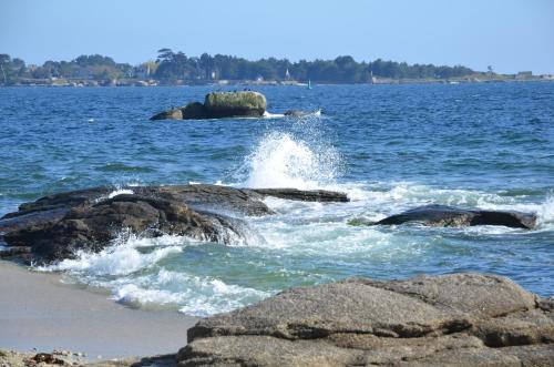 Concarneau Apartment | Cozy Appartement Corniche I: Oceanfront Bliss Awaits!