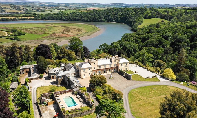 Saltash House | Idyllic Stay at Cornish Castle by the River Tamar