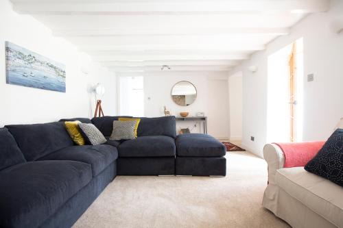 Helford Passage House | Family-Friendly Cornish Cottage for Up to 9 Guests