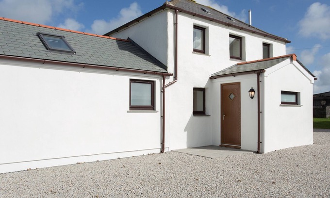 Camborne Cottage | Scenic Cornish Views Cottage with Garden in Camborne