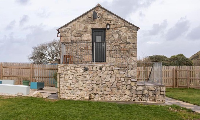 Stenalees House | Charming Cornwall: Unique Pet-Friendly Two Storey Barn