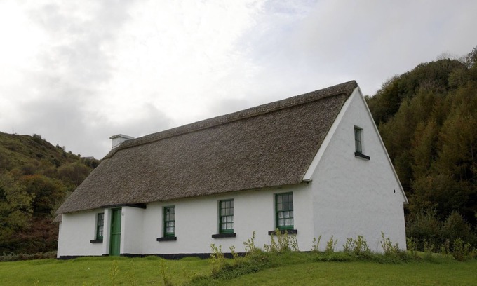 Corofin Cottage | Corofin Lake Cottage No 7 - a two story that sleeps 6 guests in 3 bedrooms