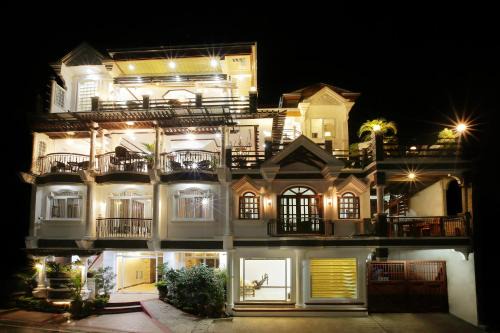 Coron Town Proper Bed & Breakfast | Relax at Coron Bancuang Mansion with Pool & Breakfast