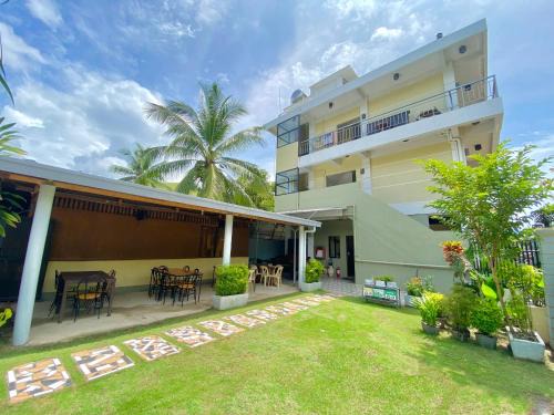 Coron Town Proper Bed & Breakfast | Cozy Coron Vista Lodge: Family-Friendly with Great Amenities