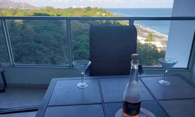 Las Lajas Condo | Beachfront Condo Getaway in Playa Coronado, Panama