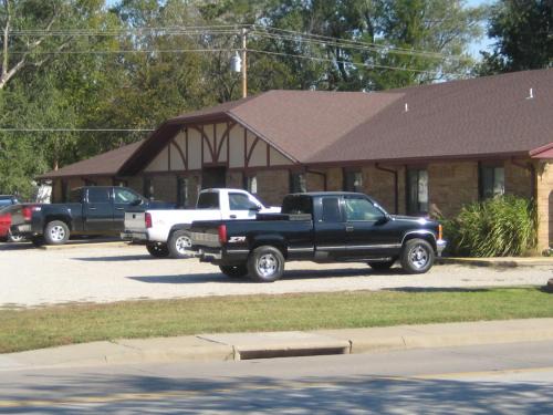 Lindsborg Hotel | Pet-Friendly Stay at Coronado Motel & RV Park - Family Fun!