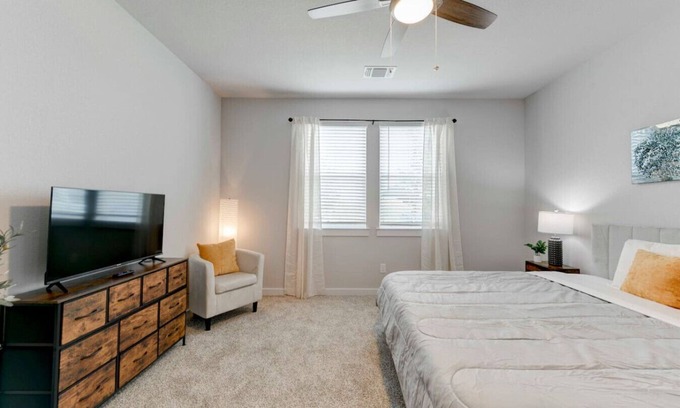 Hutto House | Corporate 5 Bed House in Hutto