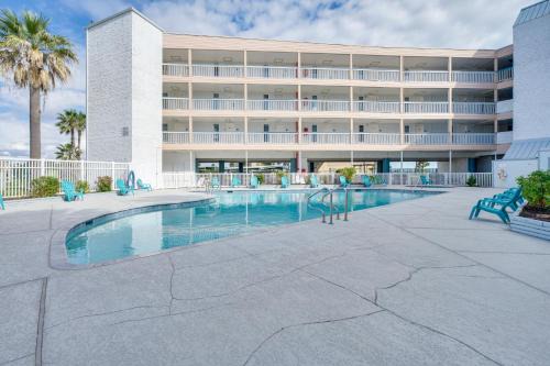 North Beach Apartment | Relaxing Corpus Christi Condo with Pool Near North Beach
