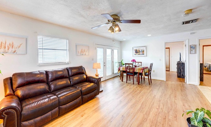South Side House | Convenient Corpus Christi Extended Stay Near the Beach