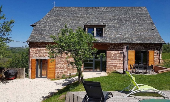 Louignac House | Relax in Corrèze: Gorgeous House with Pool & Lake View