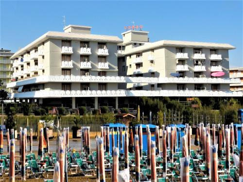 Bibione Lido dei Pini Apartment | Cozy Corso Appartamenti with Ocean View & Private Beach