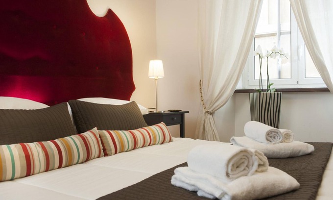 Rione VI Parione Apartment | Perfect Corso Retreat in Rome: Family-Friendly & Accessible
