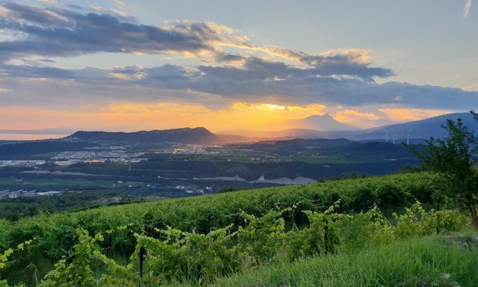 Sant'Ambrogio di Valpolicella House | Inviting Cortela: Child-Friendly with Hot Tub & Fireplace